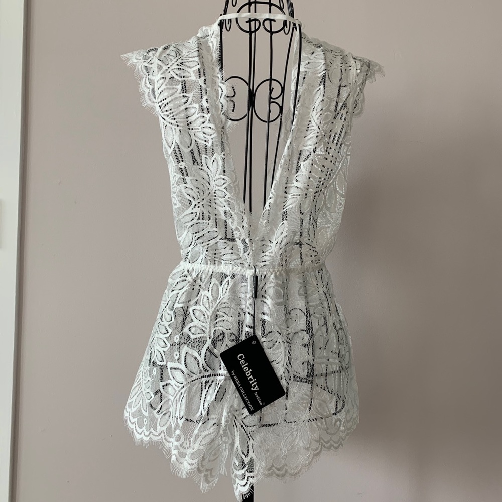 📦 MOVE OUT SALE - White V-Neck Floral Sheer Lace Romper - Picture 4 of 10